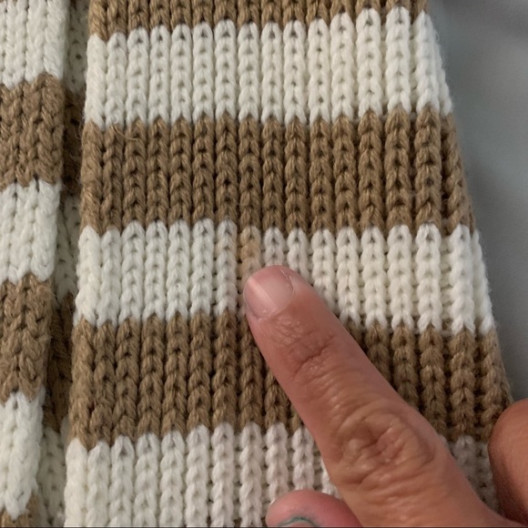 Matching Scarf and Gloves Set in White/Tan - Picture 3 of 10